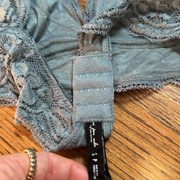 BUNDLE OF URBAN OUTFITTERS BRALETTES - size small - Picture 3 of 3